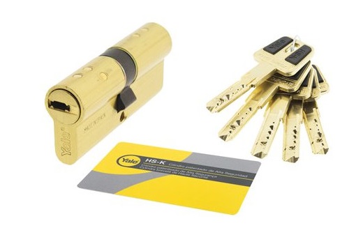 Cilindro de seguridad Yale HS-K con sus llaves y tarjeta de código